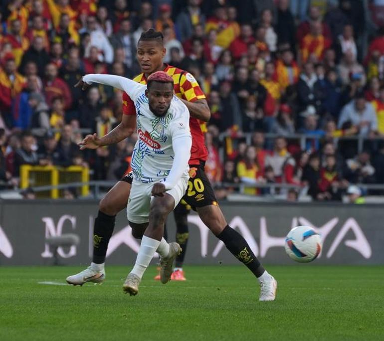 Göztepe 3 puanı, 3 golle aldı Maç sonucu: Göztepe 3-0 Çaykur Rizespor