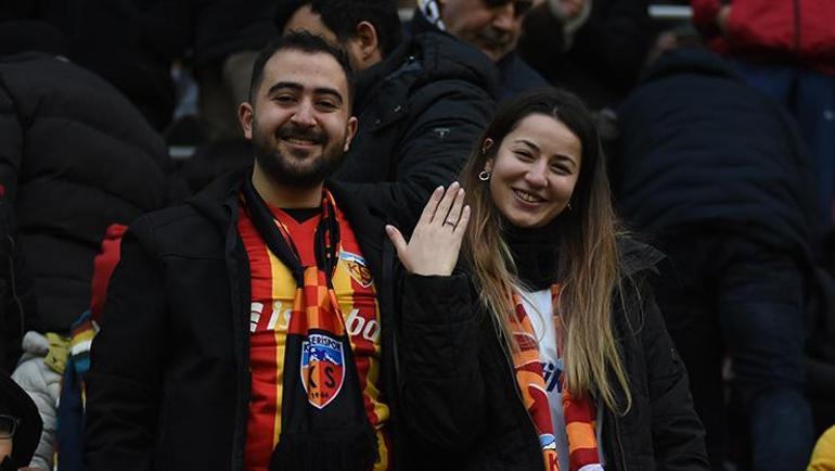 Kayserispor – Galatasaray maçında evlilik teklifi