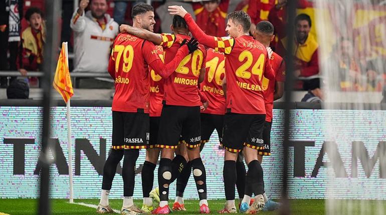 (ÖZET) Göztepe - Kasımpaşa maç sonucu: 5-0 | İzmirde rakip tanımıyor