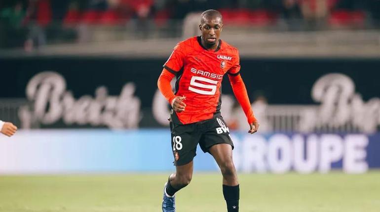 Rennes, Batista Mendy transferi için devrede Trabzonsporun talep ettiği bonservis bedeli...