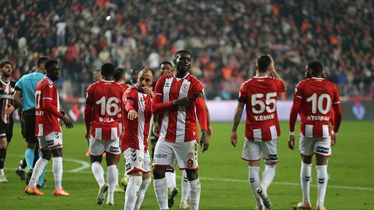 (ÖZET) Samsunspor 3 puanı 2 golle aldı Samsunspor - Gaziantep FK maçı sonucu: 2-1