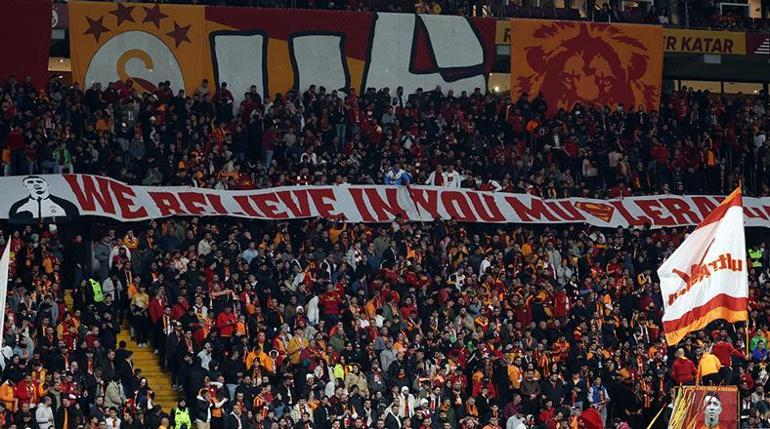 Galatasarayda Fernando Muslera tarihe geçti Taraftardan destek...