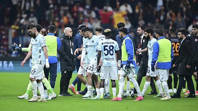 Galatasaray-Adana Demirspor maçında neler yaşandı Murat Sancak açıkladı Ensesindeyim, vay onun haline