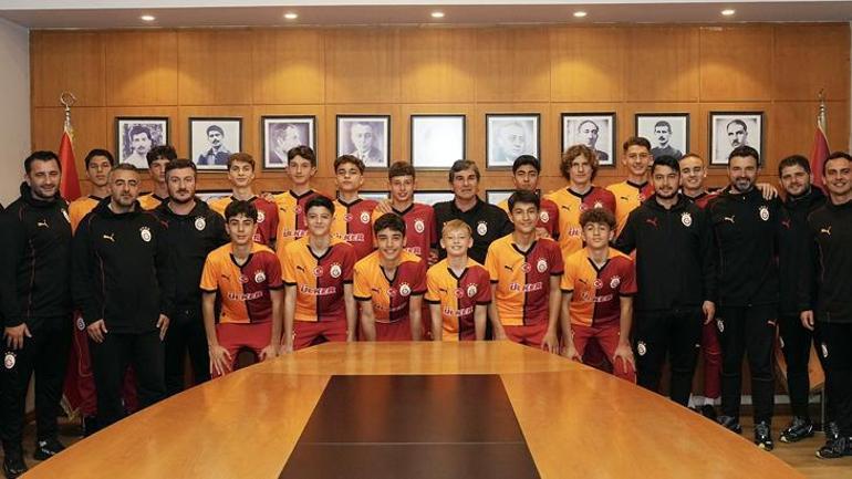 SON DAKİKA Galatasaray 16 transferi resmen açıkladı: İmzalar art arta...