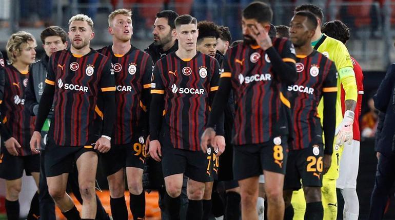 Galatasarayda futbolculardan kritik toplantı... Floryada alarm