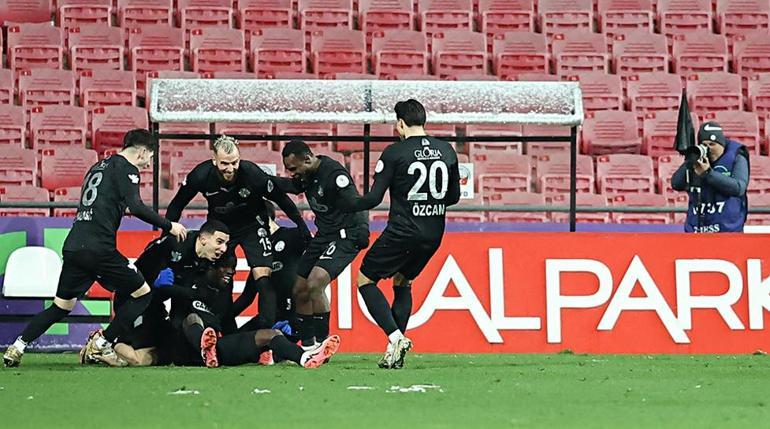 (ÖZET) Samsunspor - Çaykur Rizespor maç sonucu: 2-3 | Karadeniz derbisinde geri dönüş