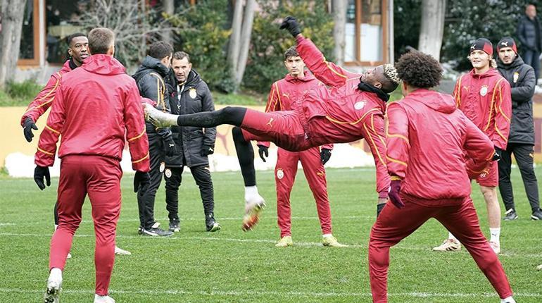 Galatasarayın derbi ustası Okan Buruk En büyük koz yine Osimhen...