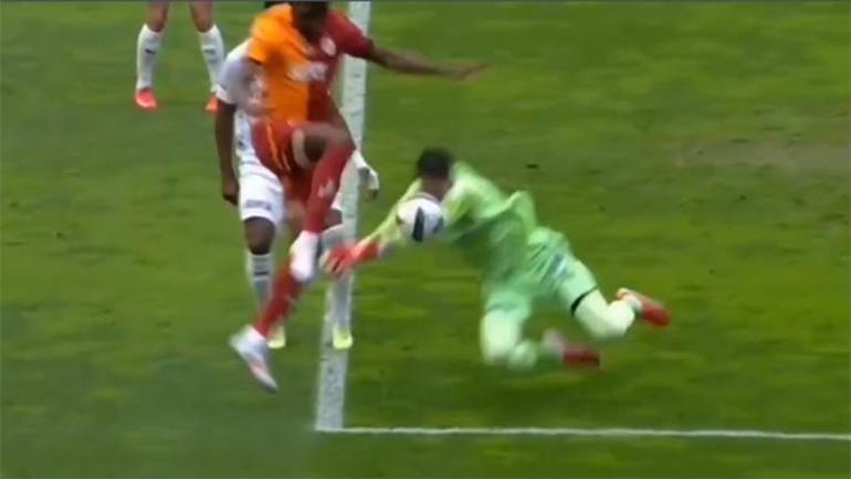 Galatasarayda Osimhen gollerine devam ediyor Tartışmalı penaltı pozisyonu