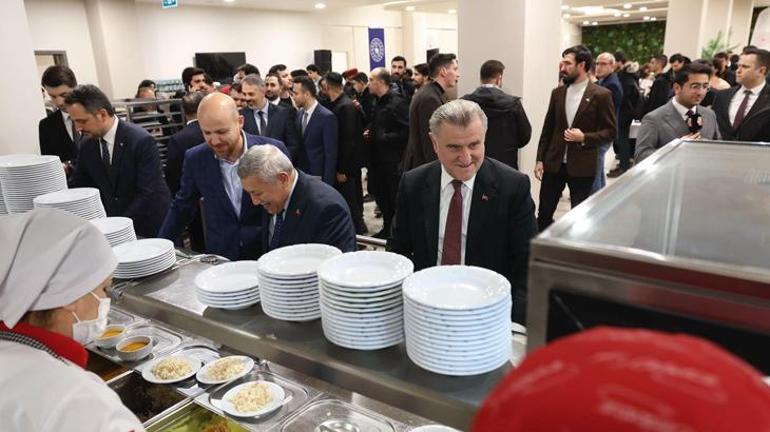 Bakan Bak, İbn Haldun Üniversitesi öğrencileriyle iftar yaptı