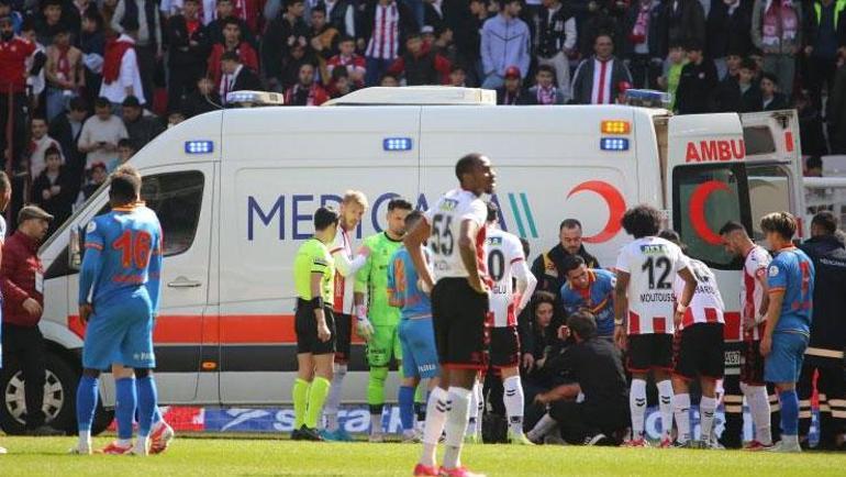 Sivasspor - Göztepe maçında korkutan anlar Rey Manaj için ambulans sahaya girdi