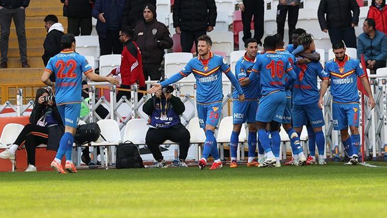 Rıza Çalımbayın Sivassporundan ilk maçta ilk galibiyet Göztepe deplasmanda kazanmayı unuttu Sivasspor 3-1 Göztepe maç sonucu