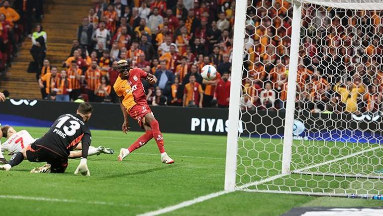 Galatasarayda Osimhen ve Barış Alper kasırgası: Durmaya niyetleri yok Antalyaspor maçına da damga vurdular