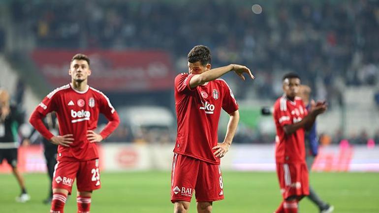 Beşiktaşta yaprak dökümü Sezon sonunda tek tek yollar ayrılacak...