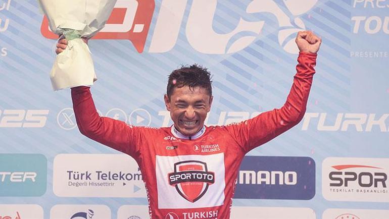 Cumhurbaşkanlığı Türkiye Bisiklet Turunda kırmızı mayo Ahmet Örkenin
