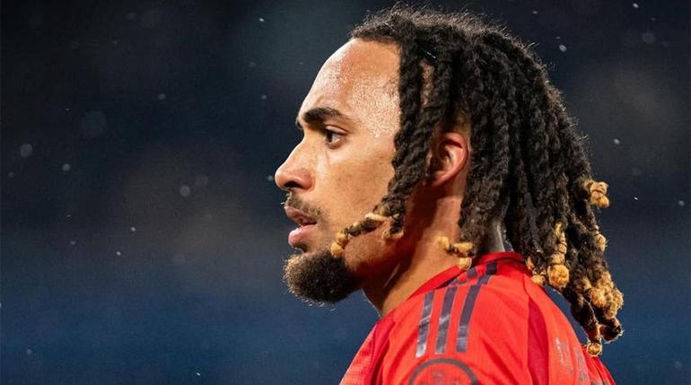 Galatasarayın da ilgilendiği Sacha Boeyye yeni talip Bonservisi cep yakıyor