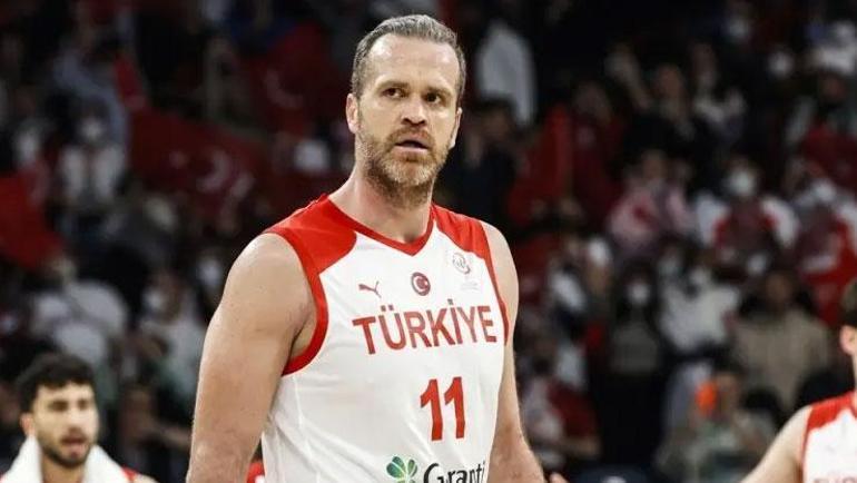 Türk basketbolunun efsane isimlerinden Oğuz Savaş emekli oldu