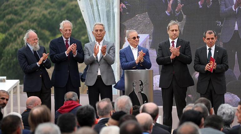 Galatasarayda Dursun Özbek, dediğini yaptı Zirveye ortak oldu...