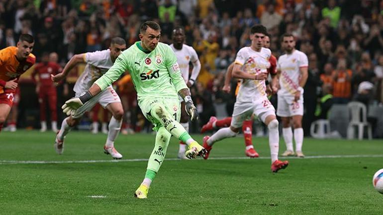 Galatasaray Başkanı Dursun Özbek, yıldız oyuncunun yeni adresini duyurdu Memleketine dönmek istiyor, gitmeyi düşünüyor...
