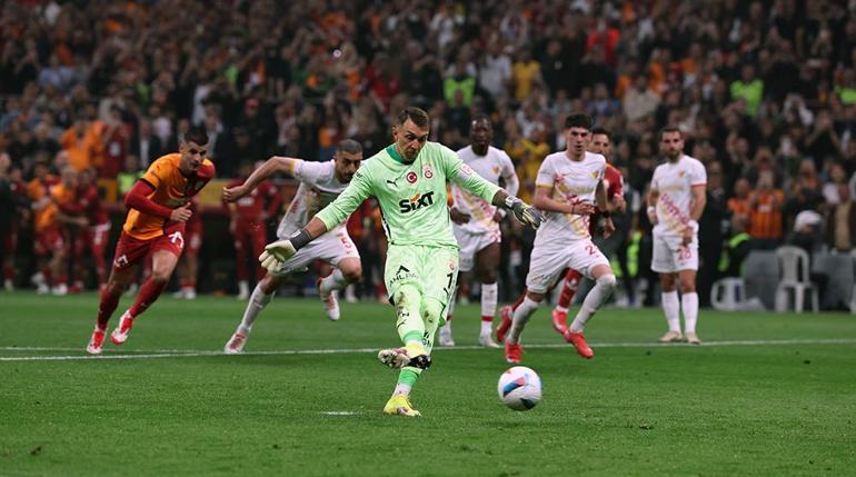Galatasaraydan duran toplarla şampiyonluk Gabriel Sara farkı...
