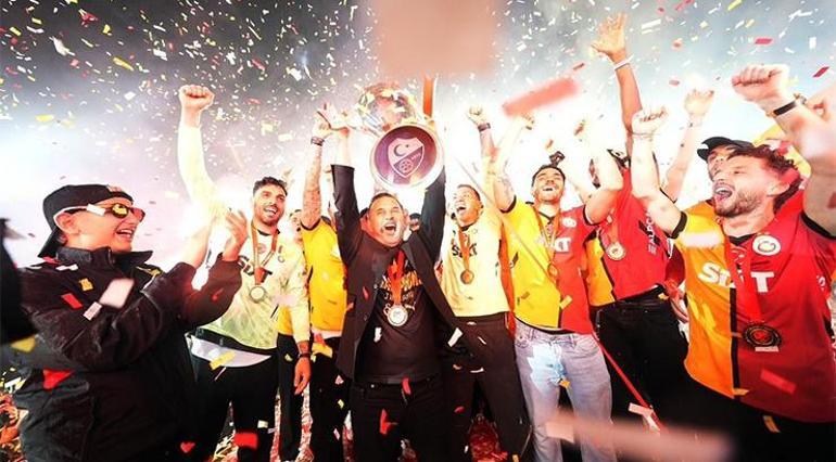 Okan Buruk canlı yayında açıkladı Tüm transfer çalışmaları, Osimhen...