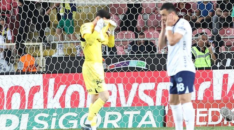 Fenerbahçede Ertuğrul Çetin için şanssız an Kendi kalesine yazıldı