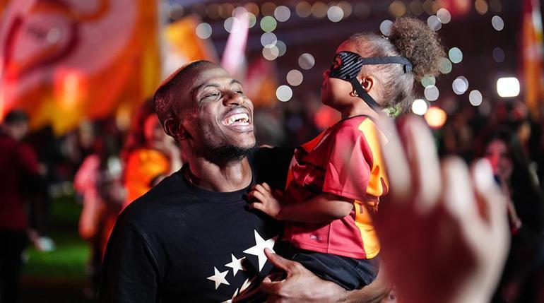 Galatasarayda Osimhen kafa karıştırdı Basın toplantısının iptal gerekçesi ortaya çıktı