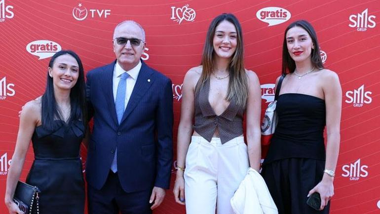 Voleybol dünyası bir araya geldi Simge Aközden mesaj: Sezona hazırız
