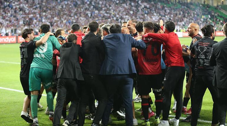 (ÖZET) Fatih Karagümrük - Bandırmaspor maç sonucu: 3-1 | Karagümrük, yeniden Süper Ligde