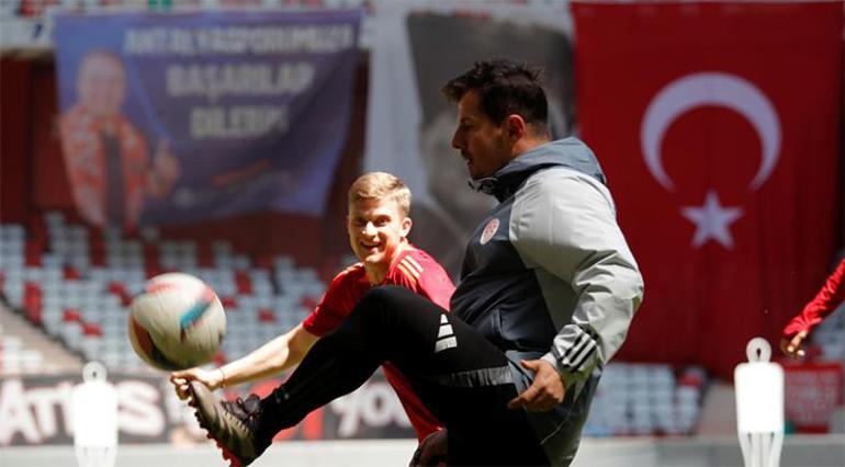 Emre Belözoğlundan Fenerbahçe ve Galatasaray itirafı Kendimi hep Fenerbahçeli hissettim