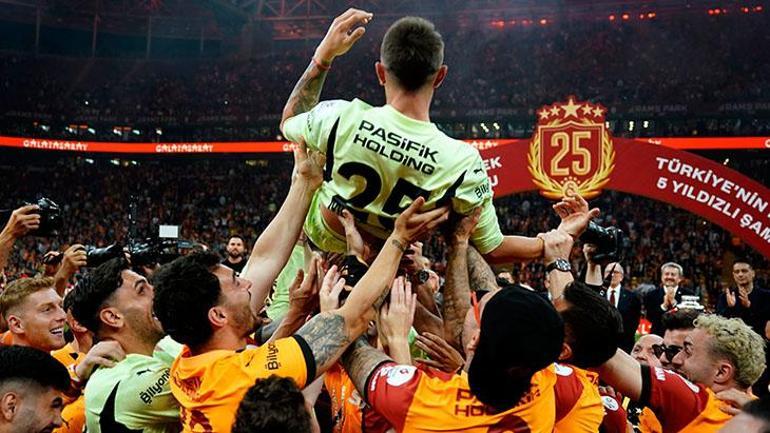 Galatasaray şampiyonluğu taraftarı önünde kutladı