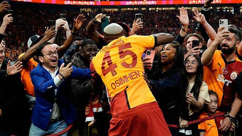 Galatasaray şampiyonluğu taraftarı önünde kutladı