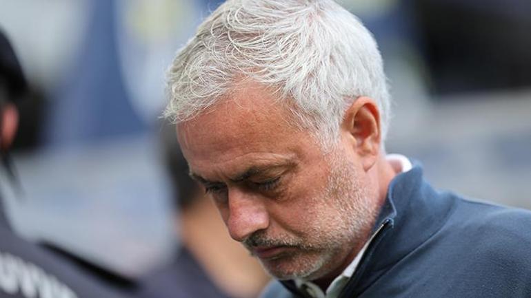 Fenerbahçede Jose Mourinho bizzat açıkladı: Bazı ayrılıklar olacak