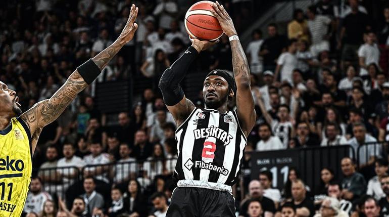 (ÖZET) Beşiktaş Fibabanka - Fenerbahçe Beko maç sonucu: 98-77 | Seride durum 2-1e geldi