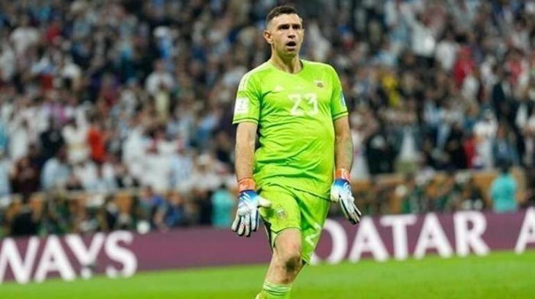 Galatasaray taraftarını heyecanlandıran haberi Necati Ateş verdi: Emiliano Martinezi Muslera ikna eder