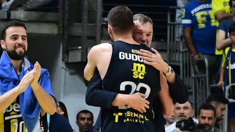 Fenerbahçeye gözyaşlarıyla veda etti: Duygu dolu anlar Gördüğüm en güzel taraftar