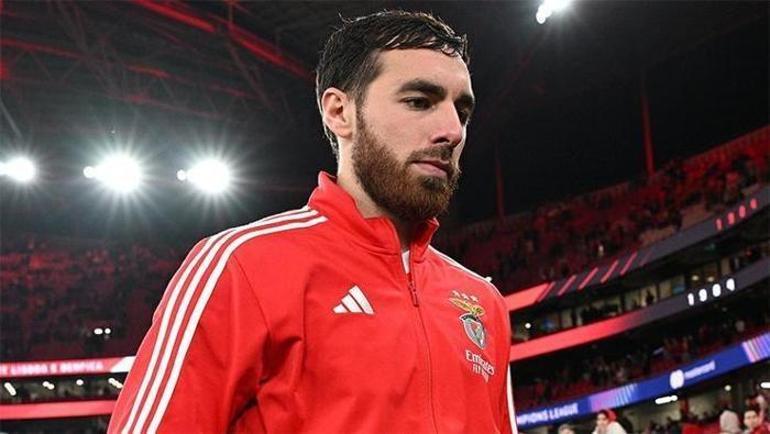 Galatasaraydan Fenerbahçeye tarihi transfer çalımı Büyük sürpriz...