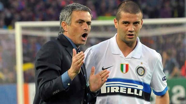 Jose Mourinhodan Chivu açıklaması: Umarım üçleme yapmaz