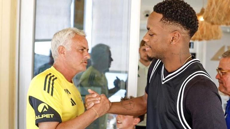 Fenerbahçede Jhon Duran kampa katıldı