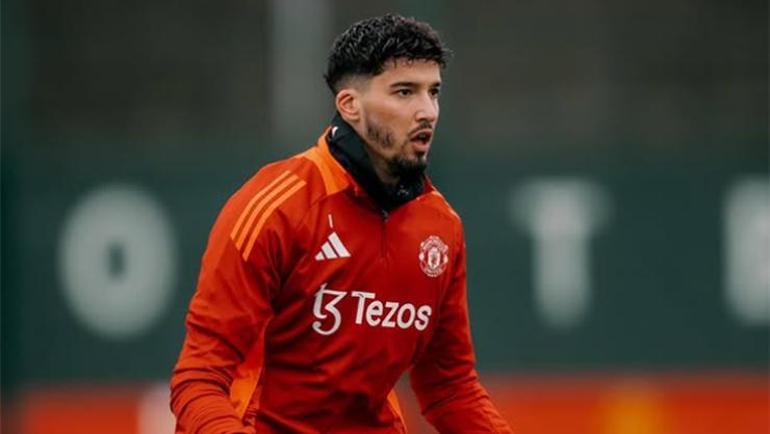 Altay Bayındırın hayalleri suya düştü Manchester Unitedın son kararı sonrası valizleri topladı