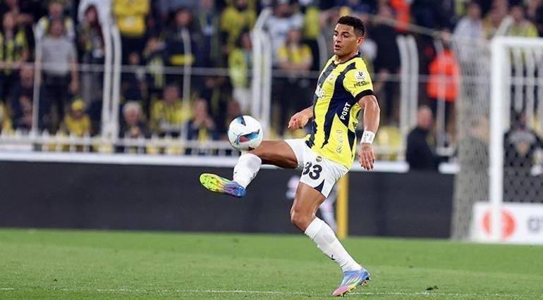 Fenerbahçede çifte ayrılık Yönetime iletti Mutsuzum