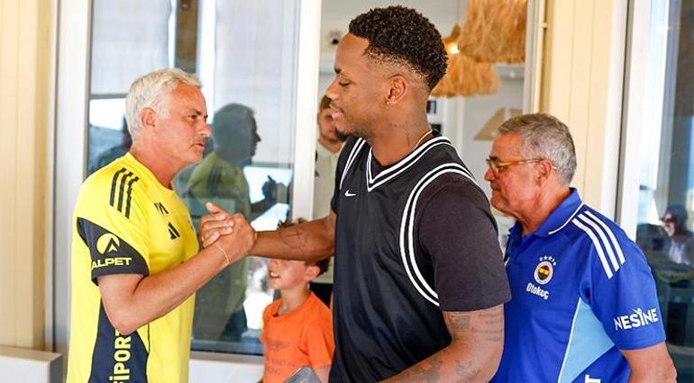 Fenerbahçenin yıldızı Durandan olay Osimhen açıklaması: Ne o benden üstün ne de ben ondan üstünüm