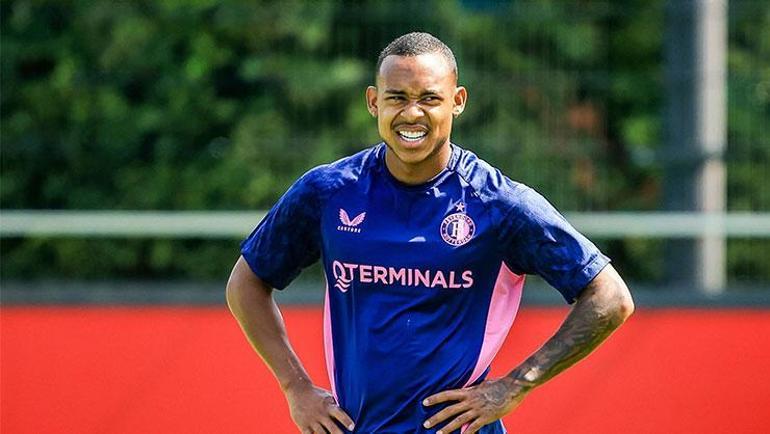 Fenerbahçe maçı öncesi flaş ayrılık Feyenoordun yıldızı Fransa yolcusu