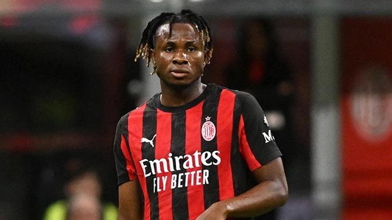 Yıldız futbolcunun menajeri transfer için İstanbulda Son dakika gelişmesi olarak duyuruldu...