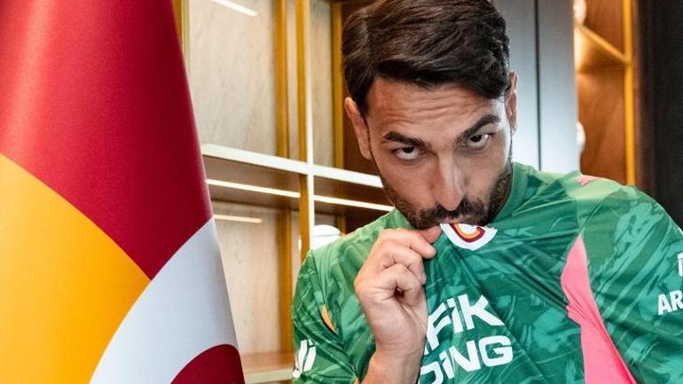 Galatasaray resmen açıkladı: Sözleşmesi uzatıldı