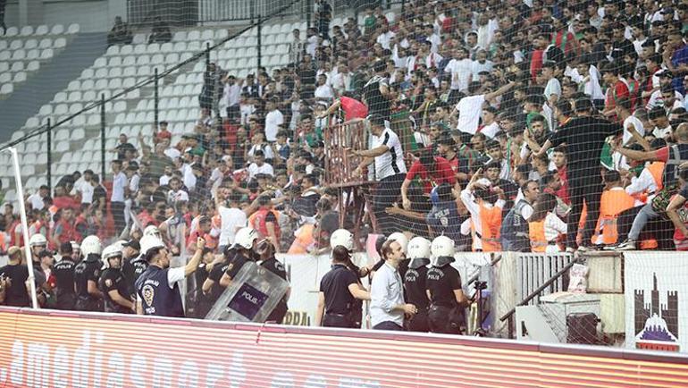 Amedspor-Erzurumspor maçı sonrası ortalık karıştı Devreye polisler girdi...