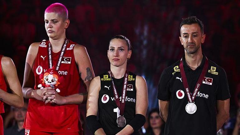 Mehmet Akif Üstündağdan maç sonrası duygusal konuşma: Şampiyon olamadığımız için özür diliyoruz