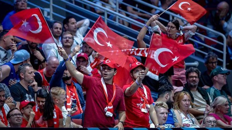 Türkiye - Yunanistan maçının başlama saati belli oldu, THY Rigaya ek sefer koydu