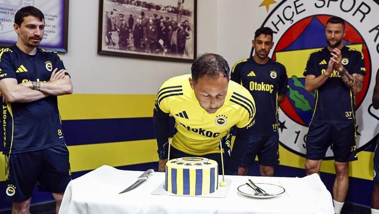 Fenerbahçe'nin yeni hocası Domenico Tedesco'ya sürpriz doğum günü kutlaması
