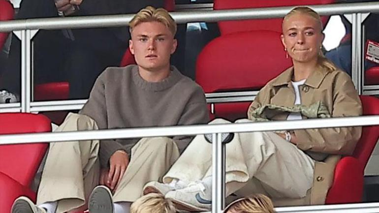Bundesliga ekibi Leipzigde yıldız transferin eşi deneme antrenmanlarında