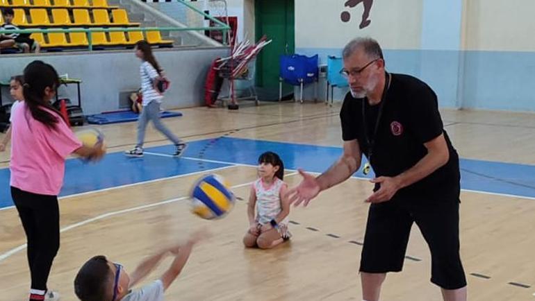 Sungurlu Belediye Spor Voleybol Takımı performansı ile ışık saçıyor | Hedef Efeler Ligi